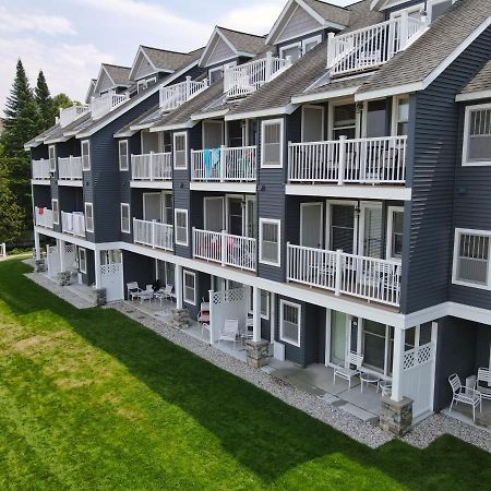 103 North Shore Inn Травърс Сити Екстериор снимка