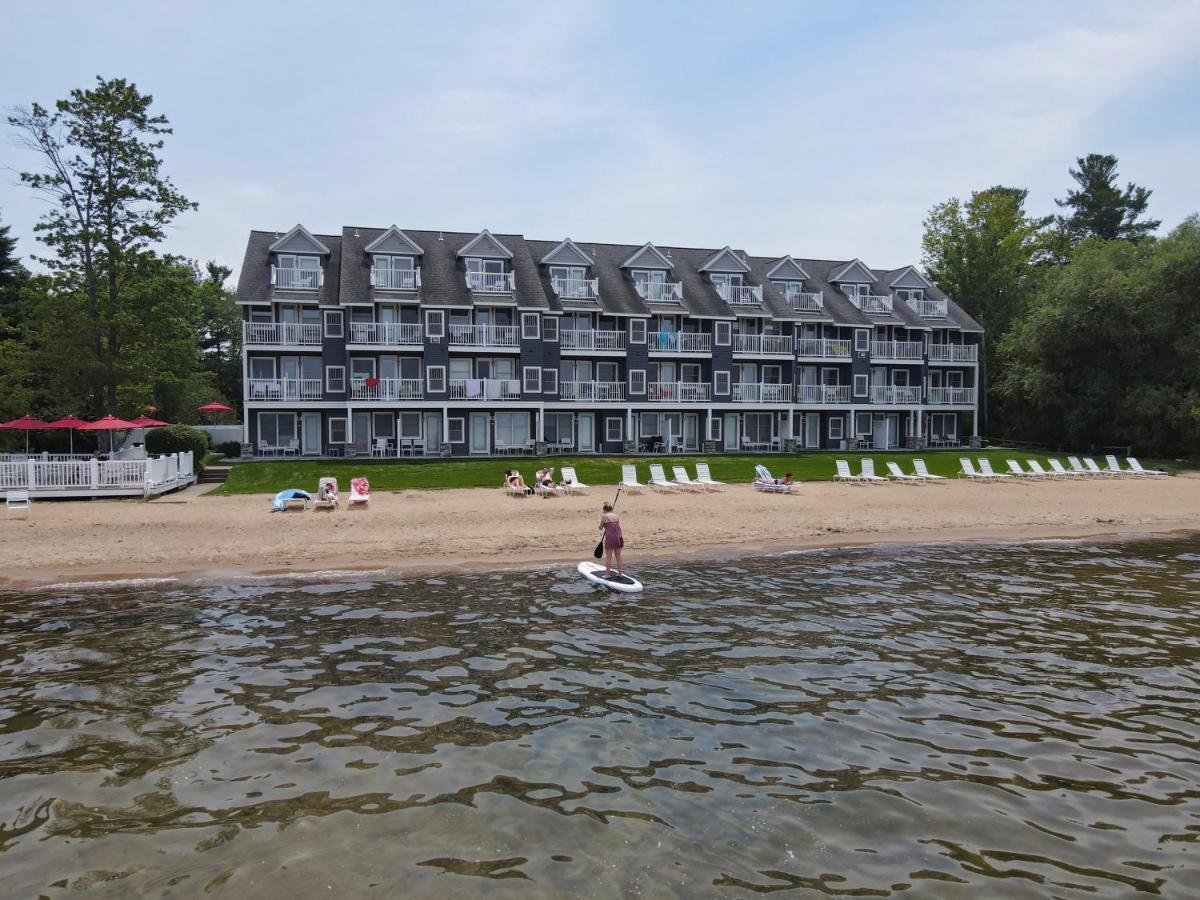 103 North Shore Inn Травърс Сити Екстериор снимка