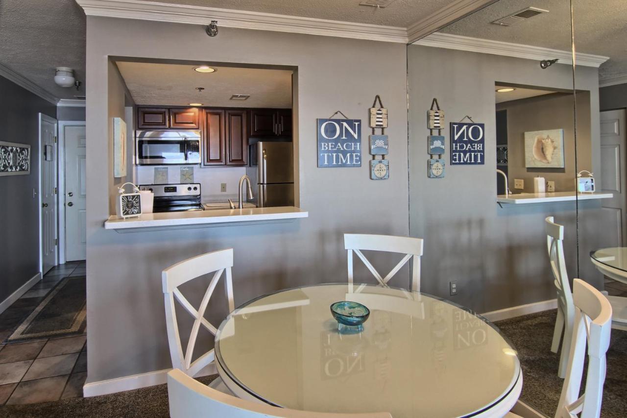 103 North Shore Inn Травърс Сити Екстериор снимка